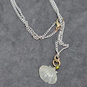 Green Stone Shell Pendant Necklace Silver Tone 20"
